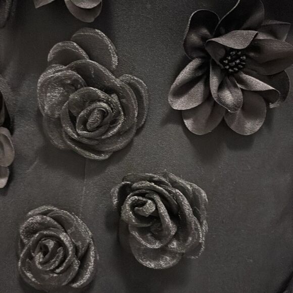 Nova luxe  Elegant Black Halter Dress with Floral Accents, M - Picture 7 of 12